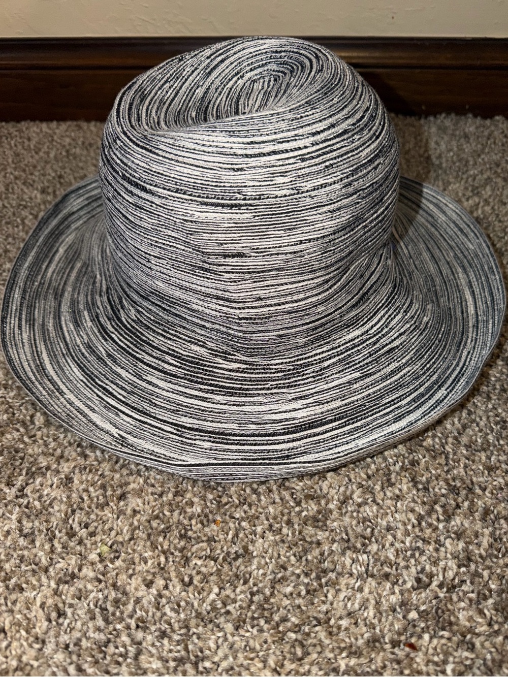 Wallaroo Hat Company Women's Sydney Sun Hat black and white